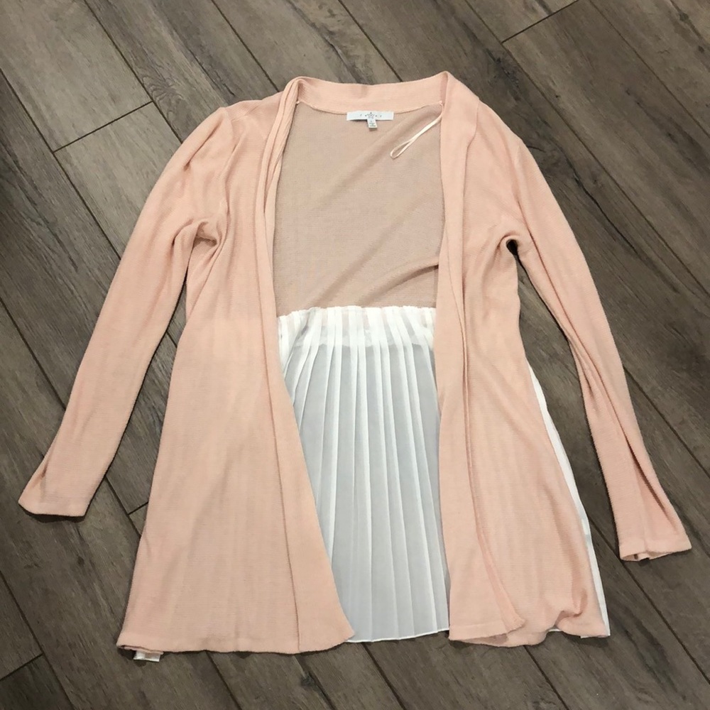 LIKE NEW Beautiful boutique style cardigan